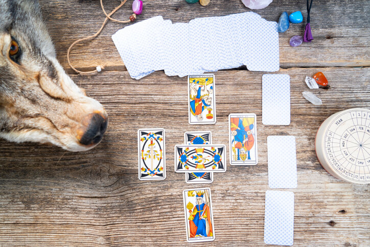 タロットで導くのは実は自分？相手との将来が描けるかを考える