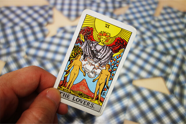 大アルカナの1枚引きでその日の行動や思考に変化を与えてみよう